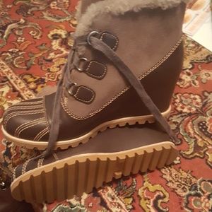 UGG   boots  size 9.  NEW